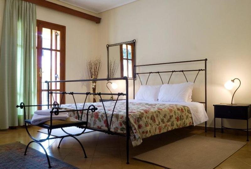 Krinides Hotel Kalavryta Esterno foto