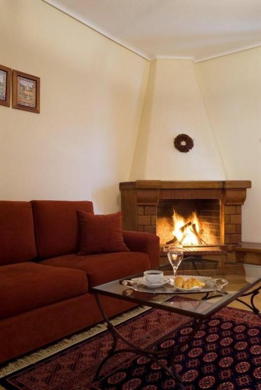 Krinides Hotel Kalavryta Esterno foto